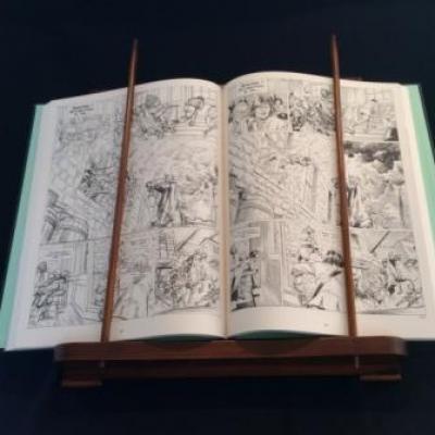 Lutrin croisillons de BD Empher Présentation avec livre